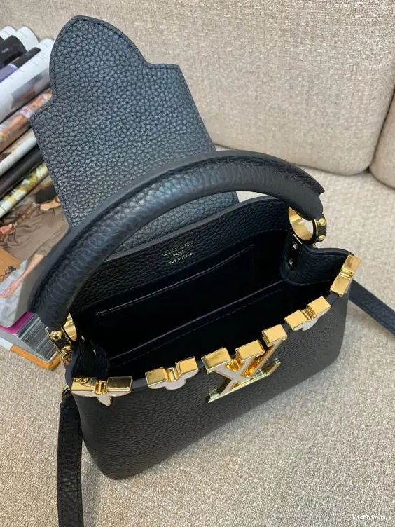 WIS CAPUCINES MINI LOUIS VUITTON 0619